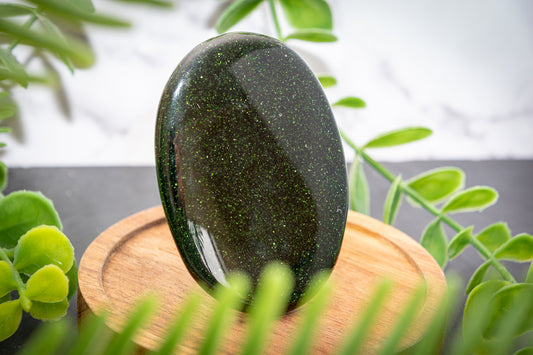 Green goldstone palm stone