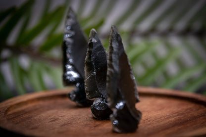 Mini Black obsidian arrowhead carving