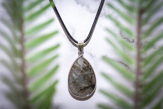 Labradorite cabochon necklace