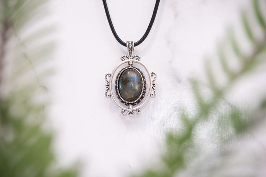 Labradorite rotatable necklace