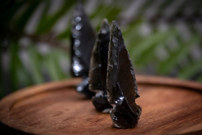 Mini Black obsidian arrowhead carving