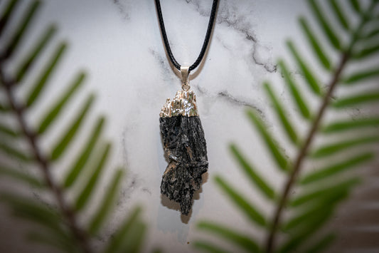 Black kyanite blade necklace